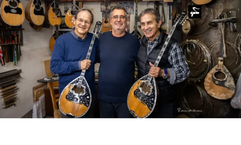 VIRAL: Το πολύ καλό όργανο αργεί να γίνει… Ο Χρήστος Νικολόπουλος & ο Γιώργος Νταλάρας παρέλαβαν τα νέα τους μπουζούκια από το οργανοποιείο του Βαρλά