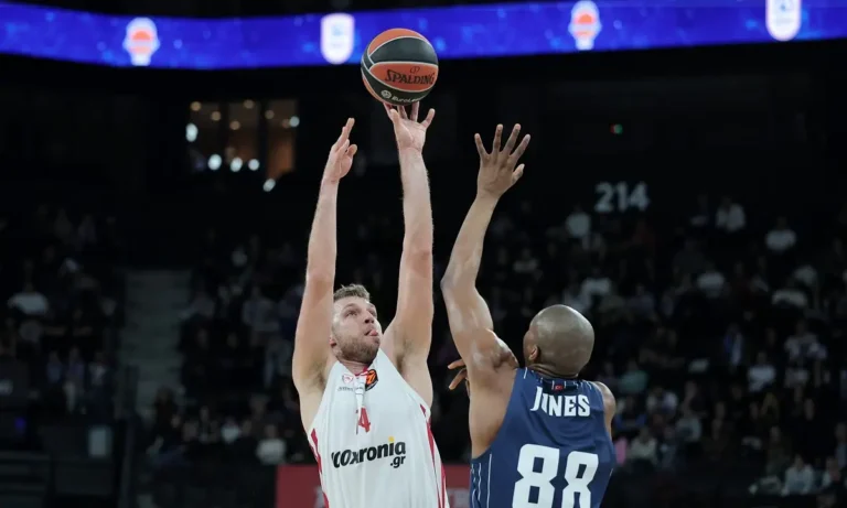 Μπάσκετ: Έφες – Ολυμπιακός 68-74: Έκανε τα εύκολα δύσκολα αλλά νίκησε