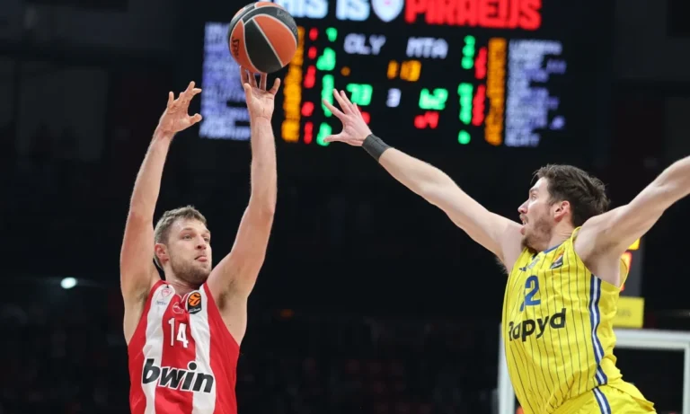 Μπάσκετ: Ολυμπιακός – Μακάμπι 100-93: Νίκη με τρομερό Βεζένκοφ παρά την αντεπίθεση των Ισραηλινών στο β΄ημίχρονο