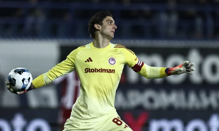 Ποδόσφαιρο: Ολυμπιακός : Οι 3 ερμηνείες για την παρουσία του Τζολάκη στην αποστολή με τον ΠΑΟΚ