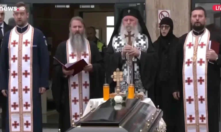 Κοινωνία: ΠΑΟΚ: Συγκλόνισε το τρισάγιο των 7 παλικαριών στην Τιμισοάρα – Δάκρυσε ο Μητροπολίτης Ιωάννης φωνάζοντας ένα – ένα τα ονόματα