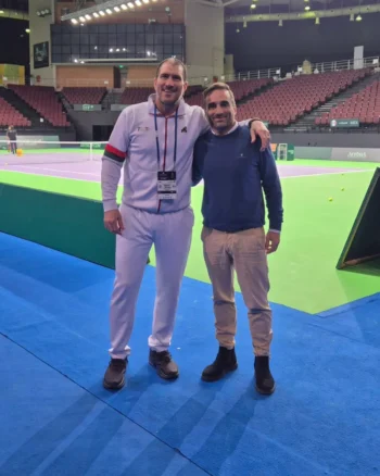 Οι τοποθετήσεις Τσιτσιπά για το γήπεδο στο Davis Cup και η παρέμβαση Ζαννιά άνοιξαν μια ευρύτερη συζήτηση γύρω από την ΕΦΟΑ.