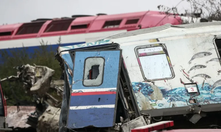 Κοινωνία: Τέμπη – Εκταφές: Οργή συγγενών για την Εισαγγελία Λάρισας – Ζητά να δηλωθούν εργαστήρια αγνοώντας τις εξετάσεις που μπορούν να γίνουν μόνο στο εξωτερικό