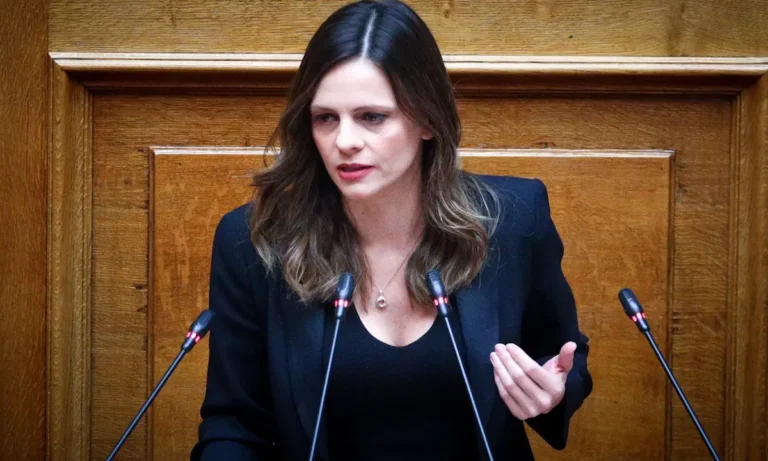 Κοινωνία: Μας έστειλε για… χόρτα η Έφη Αχτσιόγλου: Aνακάλυψε τον εχθρό του βιγκανισμού και είναι ο… Τραμπισμός