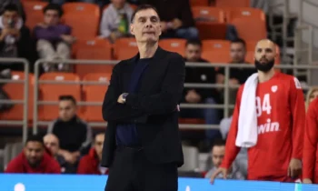 Μπάσκετ: Ολυμπιακός: Γιατί ο Μπαρτζώκας κράτησε όλους τους ψηλούς και «έκοψε» τον Πίτερς