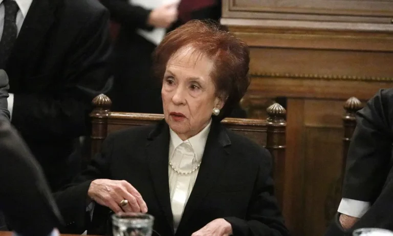 Κοινωνία: Πέθανε η Άννα Ψαρούδα Μπενάκη