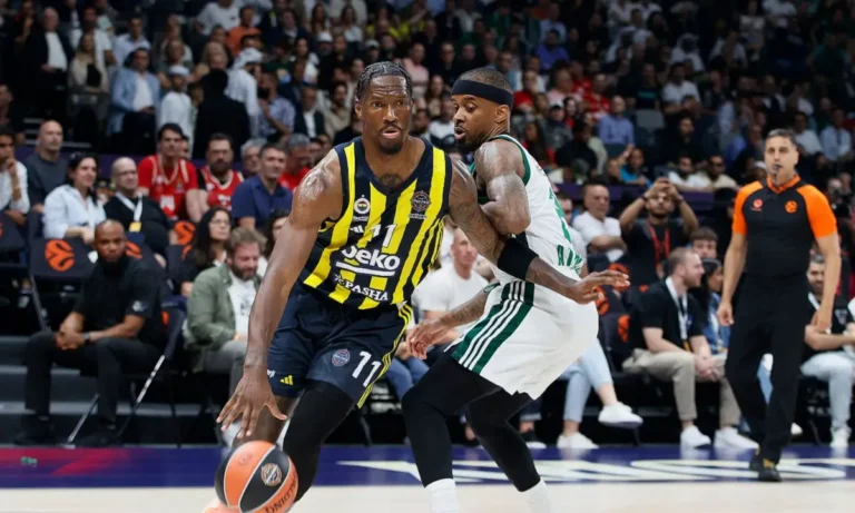 Μπάσκετ: Παίκτης του Παναθηναϊκού ο Νάιτζελ Χέις Ντέιβις σύμφωνα με τη Wikipedia