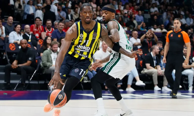Μπάσκετ: Συναγερμός στην EuroLeague με ελεύθερο τον Χέις Ντέιβις