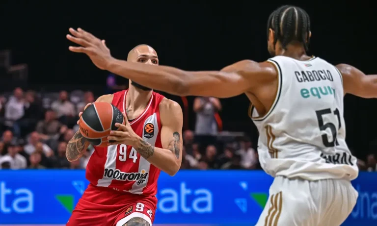 Μπάσκετ: Ντουμπάι – Ολυμπιακός 108-98: Παρά την τριποντάρα του Φουρνιέ, που πήγε το ματς στην παράταση, ο Ολυμπιακός έχασε με τα πολλά λάθη που έκανε