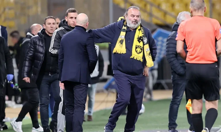 Ποδόσφαιρο: Είχε ο Μάριος Ηλιόπουλος την δικαιοδοσία να είναι στον αγωνιστικό χώρο μετά το 4-0 της ΑΕΚ;
