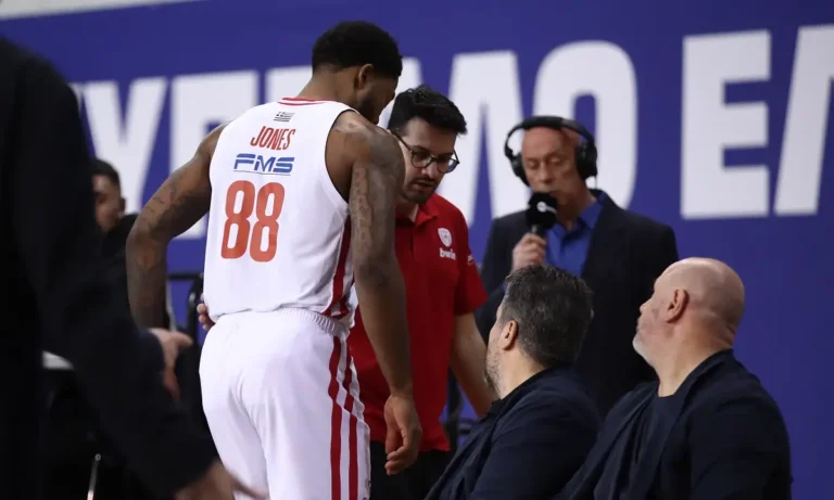 Μπάσκετ: Ολυμπιακός: Τραυματίστηκε στο γόνατο ο Τάιρικ Τζόουνς