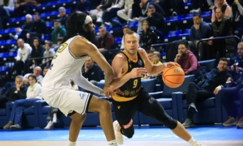 Μπάσκετ: Καταιγιστική η ΑΕΚ διέλυσε την Καρδίτσα και έκανε το 4 στα 4