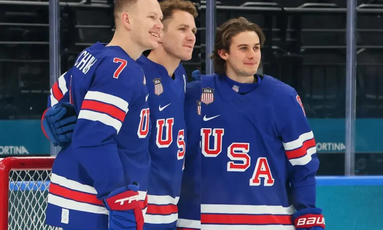 VIRAL: Οι New Jersey Devils έγιναν viral αφού έκοψαν τον Quinn Hughes από φωτο και ξέχασαν να κρύψουν το πόδι του