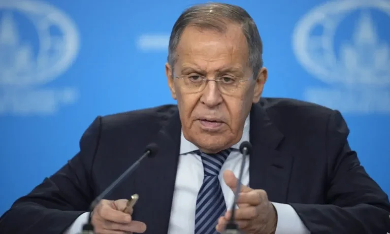 Κοινωνία: Λάβρος… Λαβρόφ για κυβέρνηση Μητσοτάκη: «Η Αθήνα ήταν από τους πρώτους που έστειλαν όπλα στους Ουκρανούς – Δεν σκέφτηκαν την ελληνική διασπορά»