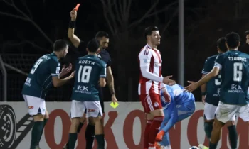 Ποδόσφαιρο: Λεβαδειακός – Ολυμπιακός: Ο βοηθός έδωσε την 2η κίτρινη στον Όζμπολτ!