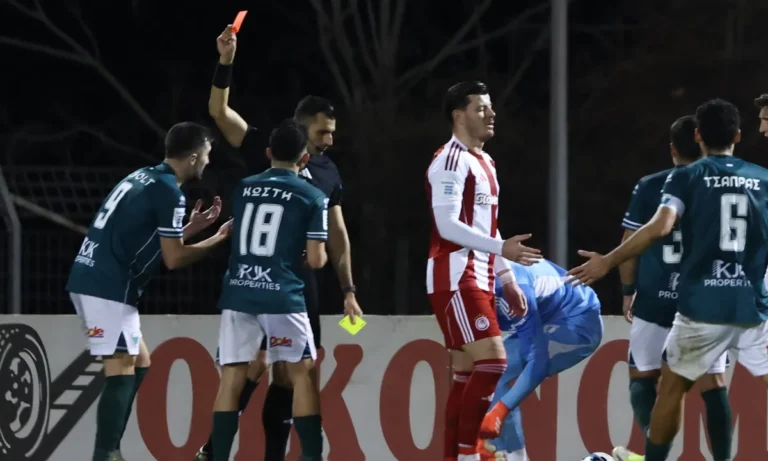 Ποδόσφαιρο: Λεβαδειακός – Ολυμπιακός: Ο βοηθός έδωσε την 2η κίτρινη στον Όζμπολτ!