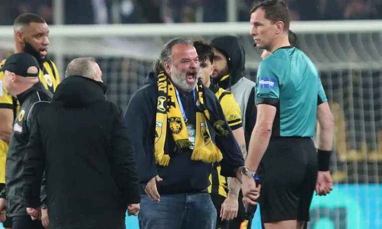 Ποδόσφαιρο: Μάριος Ηλιόπουλος: Μπήκε στα αποδυτήρια και έσβησε το πρόστιμο που είχε βάλει στους παίκτες της – «Είστε μονομάχοι, στο τέλος θα είμαστε οι νικητές»