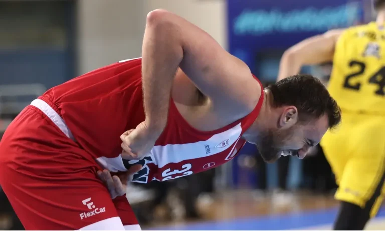 Μπάσκετ: Είναι το κάρμα του, όσους σέντερ και να έχει θα παίζει πάντα με έλλειψη στους σέντερ – Τουλάχιστον γύρισε ο Μόρις