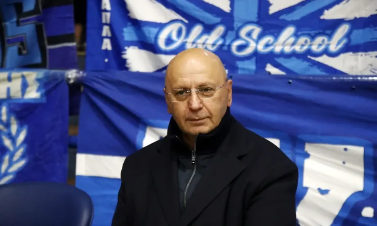 Αποθέωση Μονεμβασιώτη στα αποδυτήρια