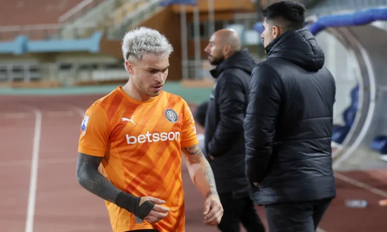 Ποδόσφαιρο: Ο Τσαμπούρης πάει «καροτσάκι» τον Νους στον Τσακαλίδη για να αποβληθεί! (vid)