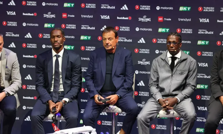 Μπάσκετ: Παναθηναϊκός: Αταμάν στις φωτογραφίες με Χέιζ-Ντέιβις και Ναν δίπλα του