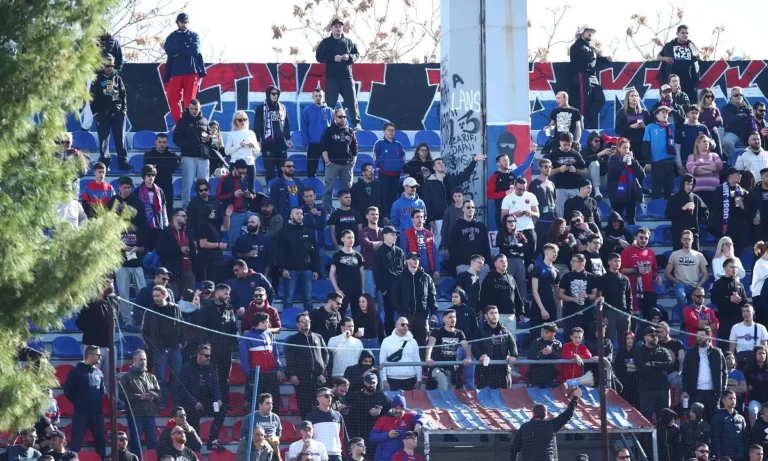 Ποδόσφαιρο: Πανιώνιος: Έγινε η νύχτα μέρα στη Νέα Σμύρνη, υποδοχή με καπνογόνα και συνθήματα στους παίκτες μετά τον θρίαμβο στην Καλαμάτα (vid)