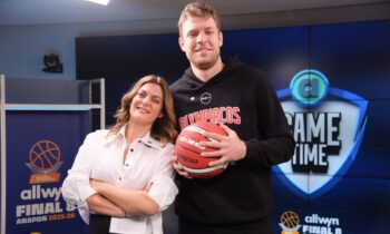 Sportime BET: O Σάσα Βεζένκοφ στο Allwyn Game Time: Ο ιδανικός συμπαίκτης, ο δυσκολότερος αντίπαλος και το τραγούδι που αφιερώνει στον Ολυμπιακό