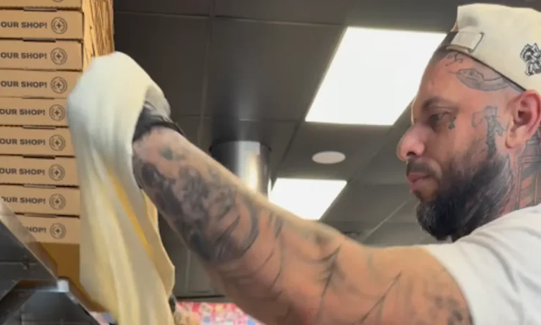 VIRAL: Έφτιαξαν πίτσα με κρέας από ιγκουάνα στη Φλόριντα και προκάλεσαν χαμό