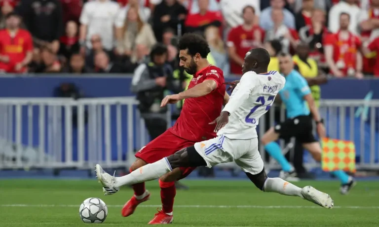 Ποδόσφαιρο: Βγήκε στη φόρα φωτογραφία από την τροπαιοθήκη του Σαλάχ – Είναι σαν ολόκληρης ομάδας (photo)