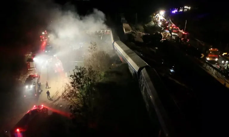 Κοινωνία: Τέμπη: Συγκλονιστική μαρτυρία από οπερατέρ που βρέθηκε πρώτος στο σημείο – «Πάγωσε το αίμα μου – Δεν ήξερα τι έπρεπε να δείξω και τι όχι»