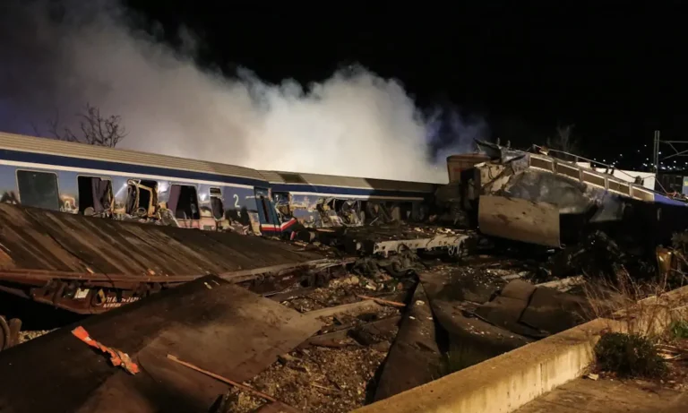 Κοινωνία: Τέμπη: Συνταρακτικές μνήμες από επιζήσασα – «Ακούγαμε τις κραυγές αλλά δεν μπορούσαμε να βοηθήσουμε»