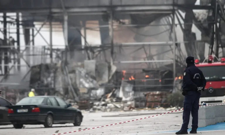 Κοινωνία: Εργοστάσιο Βιολάντα: Συγκλονίζουν οι μαρτυρίες για τη μυρωδιά του ολέθρου – Μέχρι και 3 μήνες πριν την έκρηξη κάποιοι πρόσεξαν οσμή αερίου