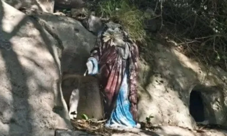 Κοινωνία: Συρία: Η χριστιανοσύνη εκπέμπει SOS και η Δύση κάνει τα στραβά μάτια – Ισλαμοφασίστες του Γκολάνι αποκεφάλισαν αγάλματα του Χριστού και της Παναγίας