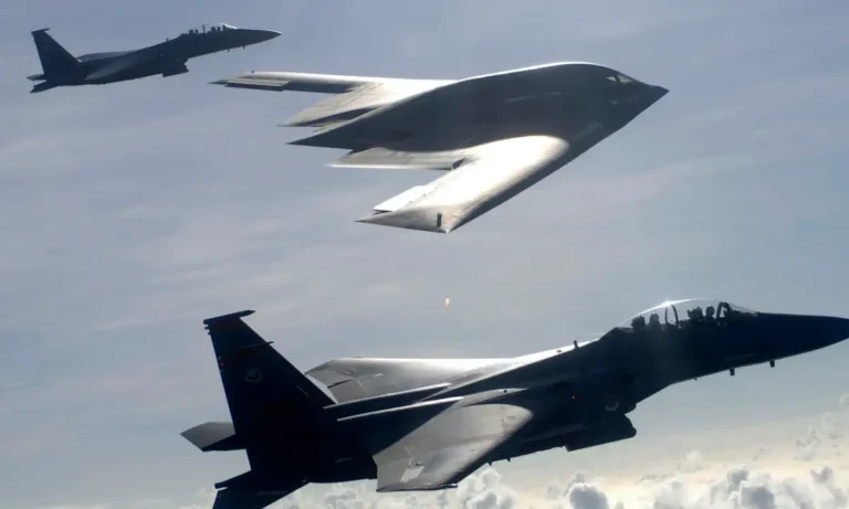 Κοινωνία: Politico: «Ο πόλεμος στο Ιράν μπορεί να κρατήσει ως και τον Σεπτέμβριο – Η κυβέρνηση Τραμπ έδειξε μη προετοιμασμένη γι’ αυτό το σενάριο»