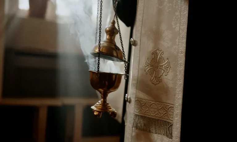 Ελευθέριος Ανδρώνης: Πόλεμος στη Μέση Ανατολή: Να μυρίσει η Σαρακοστή μας λιβάνι, πριν μυρίσει η χώρα μας μπαρούτι