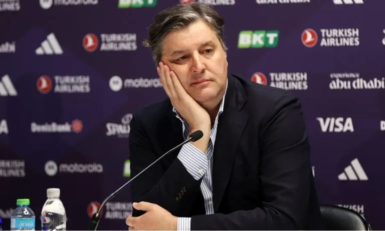 Μπάσκετ: Ο Παναθηναϊκός κατέβασε το λάβαρο του Μποντίρογκα από το ΟΑΚΑ στο ημίχρονο του Ολυμπιακός – Παναθηναϊκός