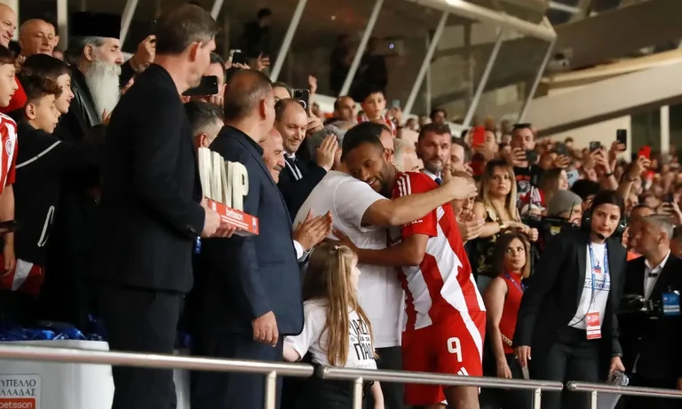 Ποδόσφαιρο: Ολυμπιακός: Επίσημο! Ο Ελ Κααμπί ανανέωσε, το βίντεο με τον Βαγγέλη Μαρινάκη