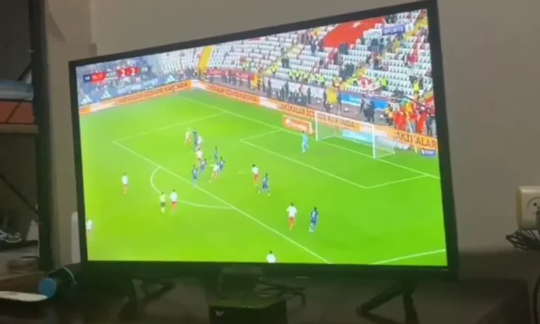 VIRAL: Οπαδός της Φενέρμπαχτσε έσπασε την τηλεόρασή του μετά το δοκάρι στις καθυστερήσεις στο 2 2 με την Ανταλιασπόρ (video)