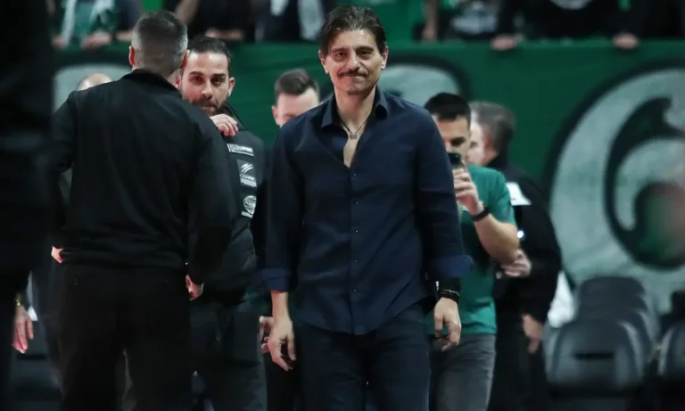 Μπάσκετ: Δημήτρης Γιαννακόπουλος: Οργισμένος από την ήττα από τον Ηρακλή αλλά δεν θα κάνει κάτι ακόμα – Ποιον εννοούσε ότι του τα έλεγε;