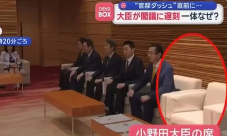 VIRAL: Υπουργός στην Ιαπωνία άργησε πέντε λεπτά σε υπουργικό συμβούλιο και ζήτησε δημόσια συγγνώμη