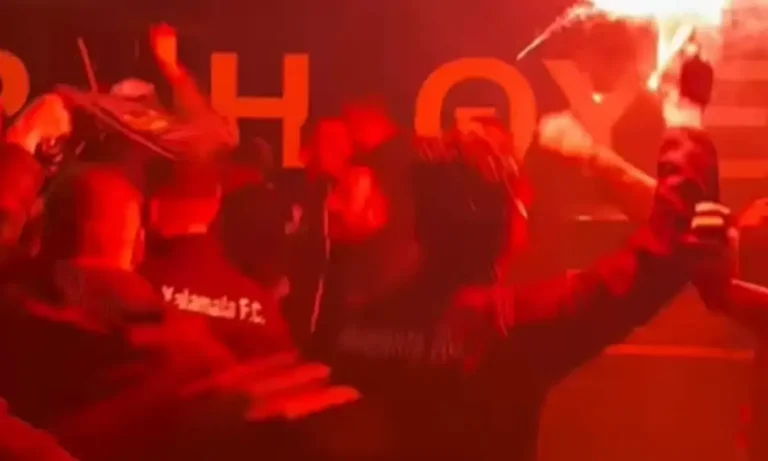 Ποδόσφαιρο: Καλαμάτα: Χιλιάδες φίλαθλοι βγήκαν στους δρόμους για να υποδεχθούν τους ποδοσφαιριστές και το τεχνικό επιτελείο