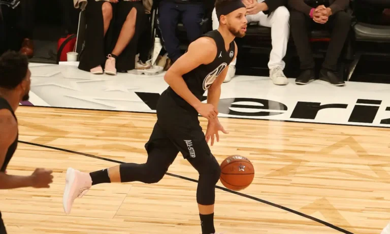 Μπάσκετ: Ποιοι είναι οι δύο παίκτες που έχρισε διαδόχους του ο Στεφ Κάρι