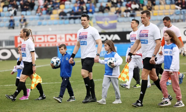 Ποδόσφαιρο: Διαιτησία: Το έκανε κι αυτό ο Κατσικογιάννης! Πλεονέκτημα και delay σε κόκκινη!