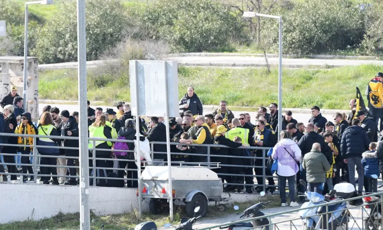 Ποδόσφαιρο: Παίρνουν θέση οι χιλιάδες οπαδοί της ΑΕΚ στο Βόλο