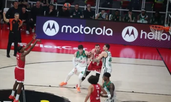 Μπάσκετ: Ανέβηκε τρίτος, μπορεί και δεύτερος ο Ολυμπιακός, έπεσε 10ος ο Παναθηναϊκός