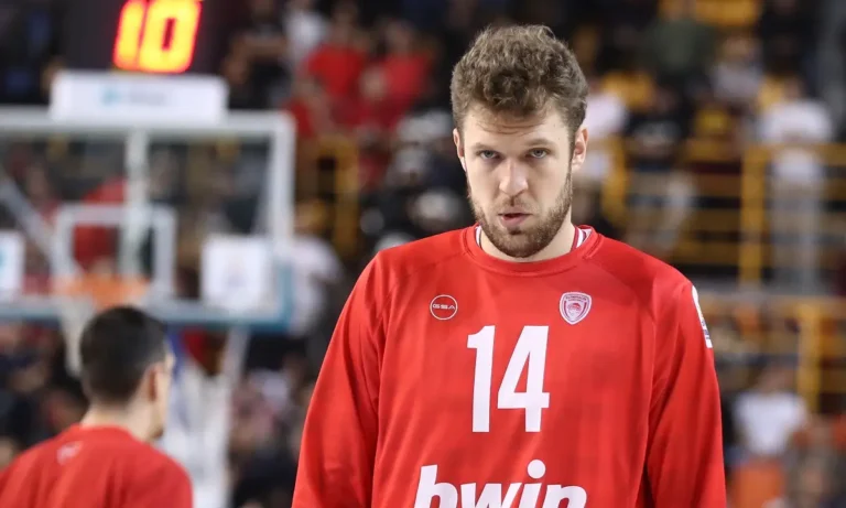 Μπάσκετ: Τι θα κάνει ο Ολυμπιακός χωρίς Βεζένκοφ