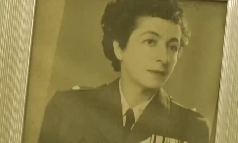 Must Read: Σόνια – Σοφία Στεφανίδου : Η πρώτη Ελληνίδα αλεξιπτωτίστρια