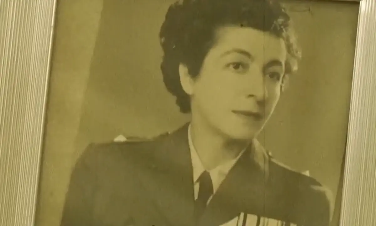 Σόνια – Σοφία Στεφανίδου : Η πρώτη Ελληνίδα αλεξιπτωτίστρια