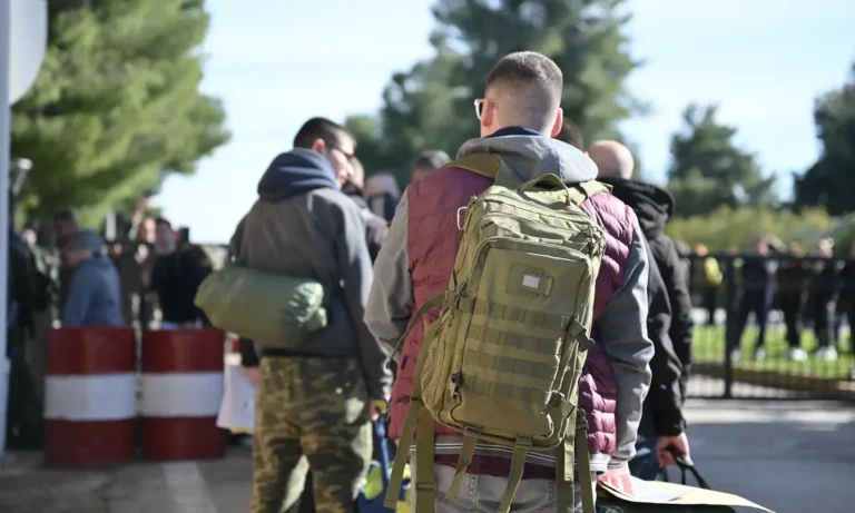 Κοινωνία: Δεν υπήρξε χορήγηση φύλλων πορείας στην Ελλάδα – Fake news