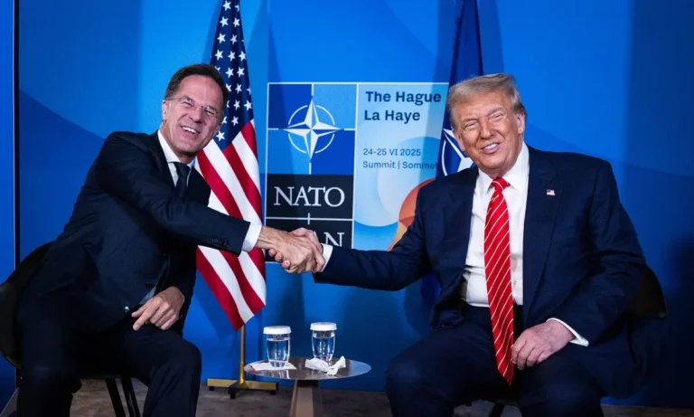 Κόσμος: Ο Τραμπ ανακοίνωσε τον θάνατο του Χαμενεΐ